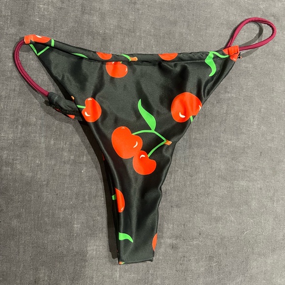 Cute black with cherries bikini - Picture 4 of 4